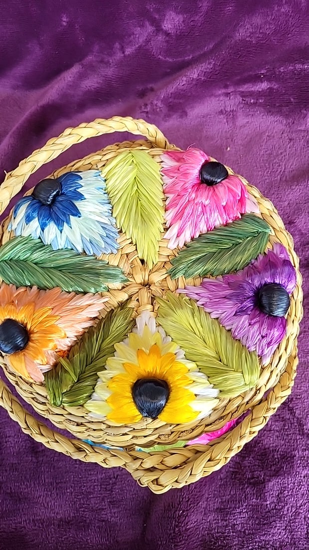Mantessa Woven Straw Raffia Floral Basket Handbag With Braided Handle Gold-tone Clasp - 3