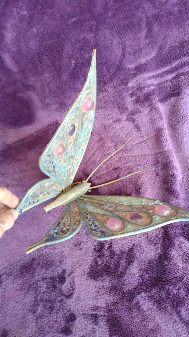 Decorative Butterfly Wall Art With Resin Mosaic Inlay Turquoise Gold Pink: Some minor damage 12 x 8 x 2 1. 2 lb Low Estimate: 10.00 High Estimate: 45.00