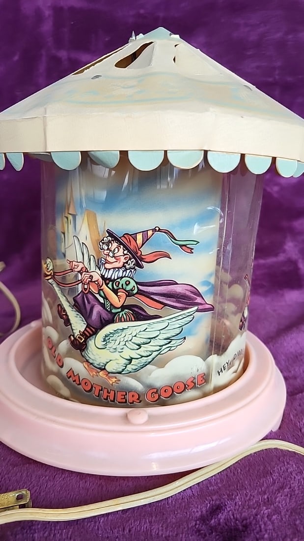 A.B. Loesch Mother Goose Hey Diddle Diddle Nursery Rhyme Motion Lamp Pink Base - 4