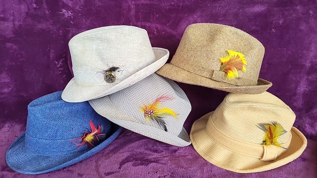 Lot Of 5 Fedora Hats Highlander Pure Ragg Wool Feather Accents: 11x11x11 1lb Low Estimate: 30.00 High Estimate: 75.00