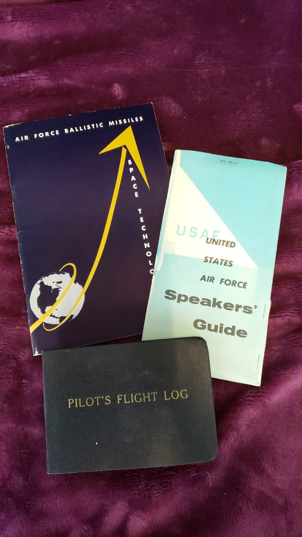 Lot Of Usaf Speakers Guide Afp 190-1-2 Ballistic Missiles Booklet Pacific Airmotive Pa-1 Flight Log: 9x6x1 1lb Low Estimate: 15.00 High Estimate: 75.00