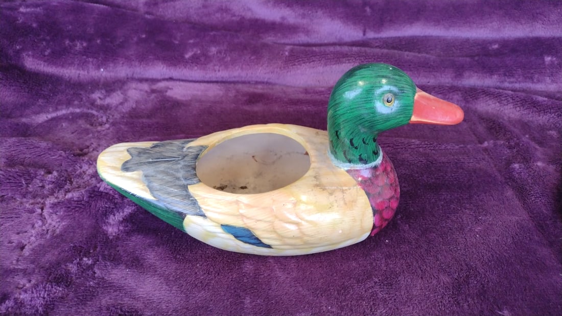 Ceramic Mallard Duck Planter Vase, Green Head, 10 In: 8. 2 x 4. 2 x 3. 8 1. 8 lb Low Estimate: 10.00 High Estimate: 35.00