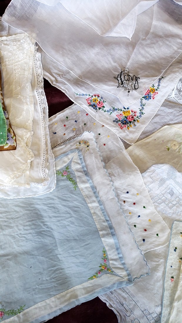 Lot Of Floral Handkerchiefs Embroidered Lace Cotton Hankies - 4