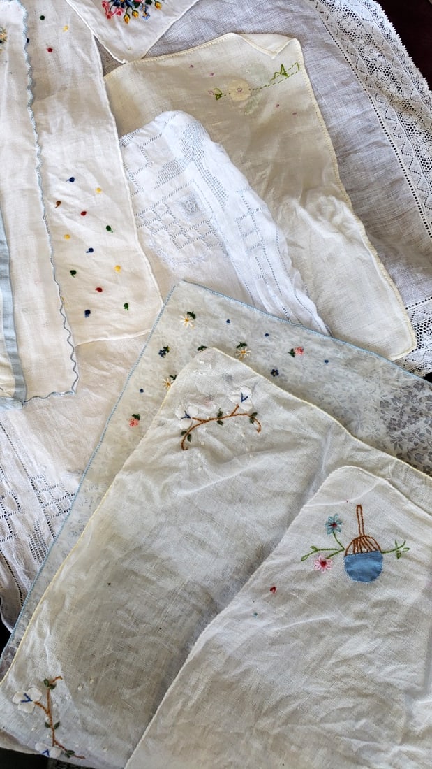 Lot Of Floral Handkerchiefs Embroidered Lace Cotton Hankies - 5