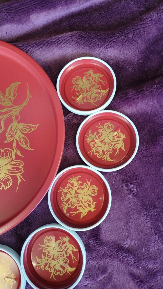 Red Floral Round Serving Tray With 8 Coasters, Gold Flower Motif - 3