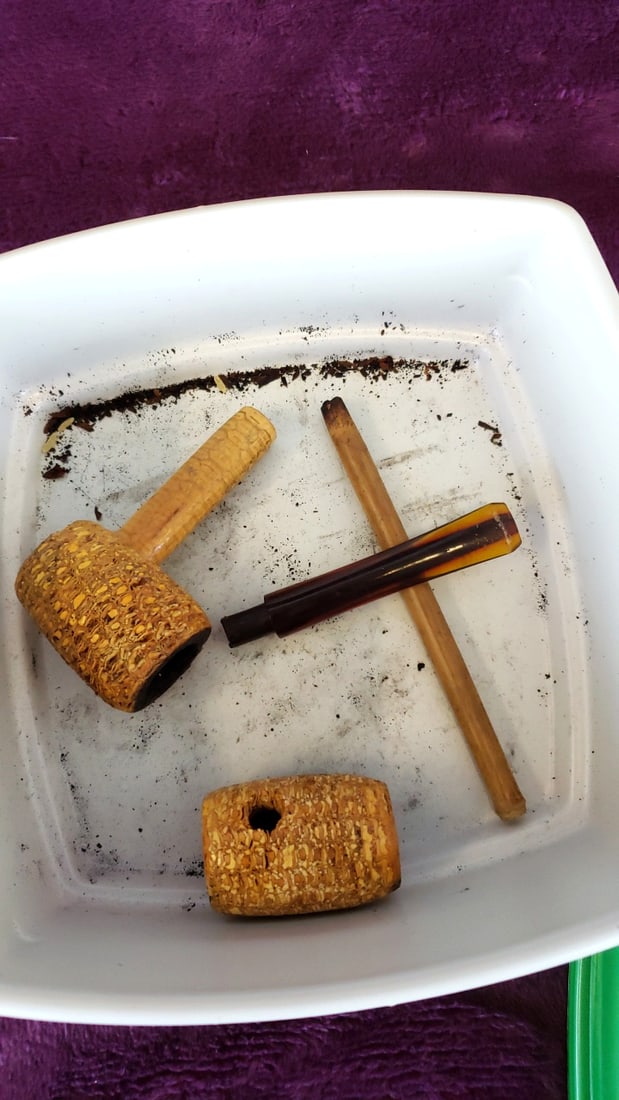 Smoking Pipe Lot With Carved Figural Pipe And Santa Container - 10