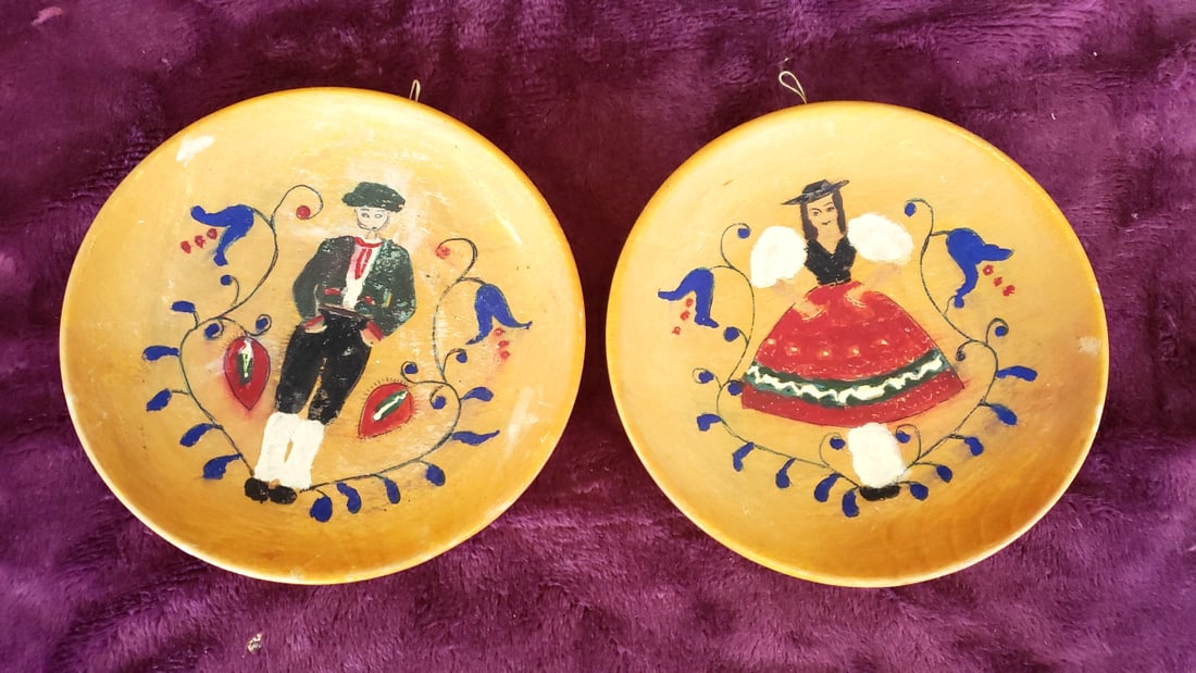 Bill And Mary Hambelton Amsterdam Holland Hand-painted Folk Dancer Decorative Wall Plates, Pair: 6x6x1 1lb Low Estimate: 12.00 High Estimate: 40.00