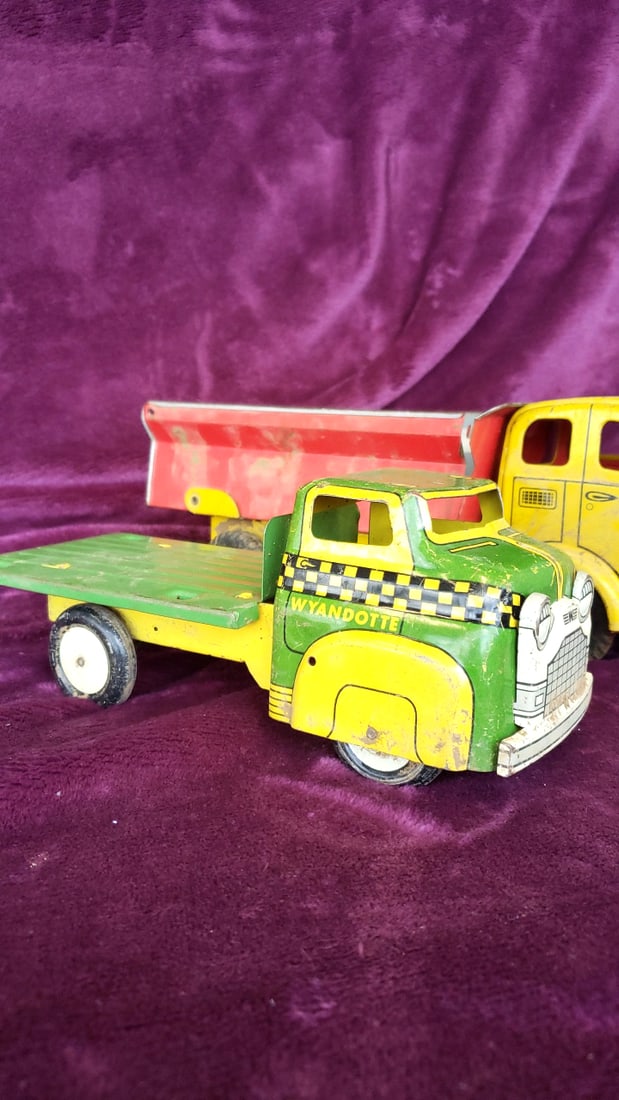 Wyandotte Tin Litho Flatbed Truck Yellow Wolverine White Mustang Dump Truck Toy Lot - 2