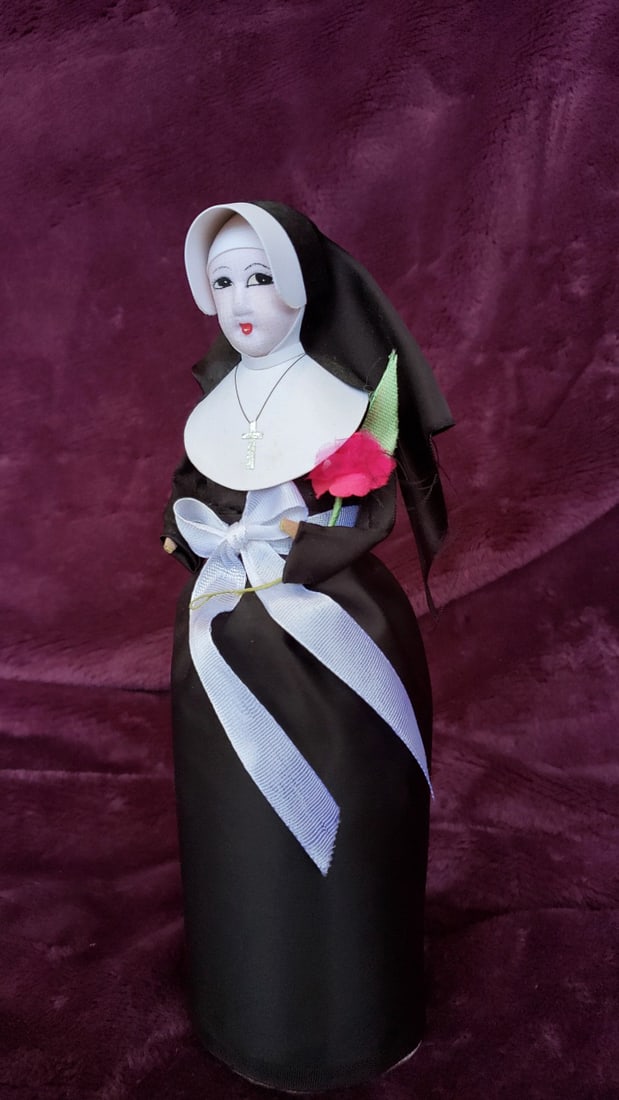 Religious Nun Doll In Black Habit With Cross Necklace And Pink Rose, Baby Doll, In Midcentury Box - 4