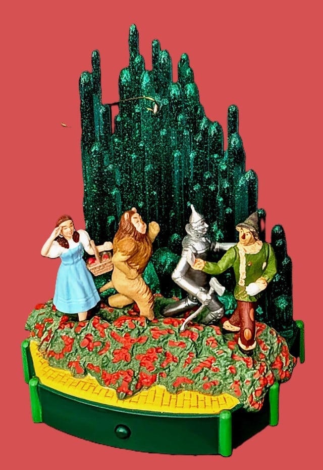 Hallmark Keepsake Wizard of Oz Christmas Ornament: Hallmark Wizard of Oz 2011 "Optimistic Voices" Ornament (w/ Box)