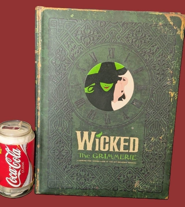 Wicked: The Grimmerie: A Behind-the-Scenes Look at the Hit Broadway Musical