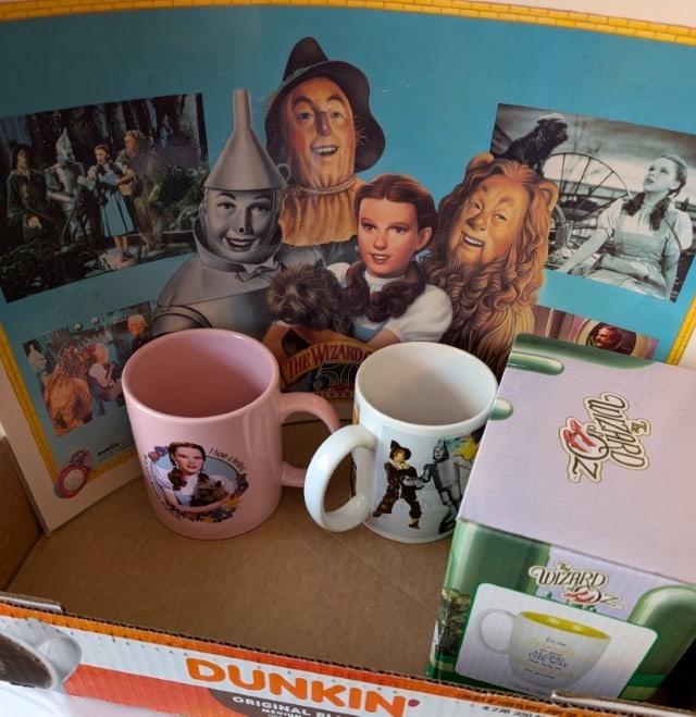 Group of 3 Wizard of Oz Coffee Mugs + 2 Placemats (1 of 10)