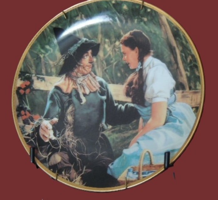 Wizard of Oz Collector Plate: Wizard Of Oz "Dorothy Meets The Scarecrow" Hamilton Collection Commemorative Plate