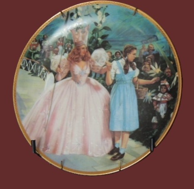 1988 Wizard of Oz Collector Plate: 1988 Wizard of Oz "The Munchkins" Hamilton Collection Commemorative Plate