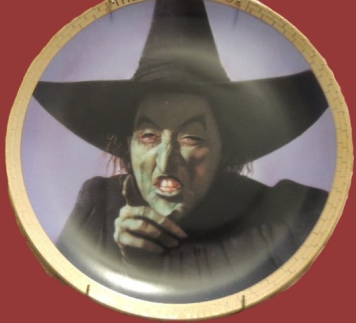 Hamilton Collection "Wicked Witch of the West": Hamilton Collection PORTRAITS FROM OZ PLATE Wicked Witch Of The West w/ Hanger w/ Box