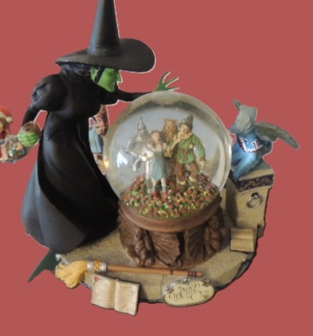 1999 Wizard of Oz Wicked Witch Crystal Ball: 1999 Wizard of Oz Wicked Witch Crystal Ball Water Globe & Music Box w/ Box
