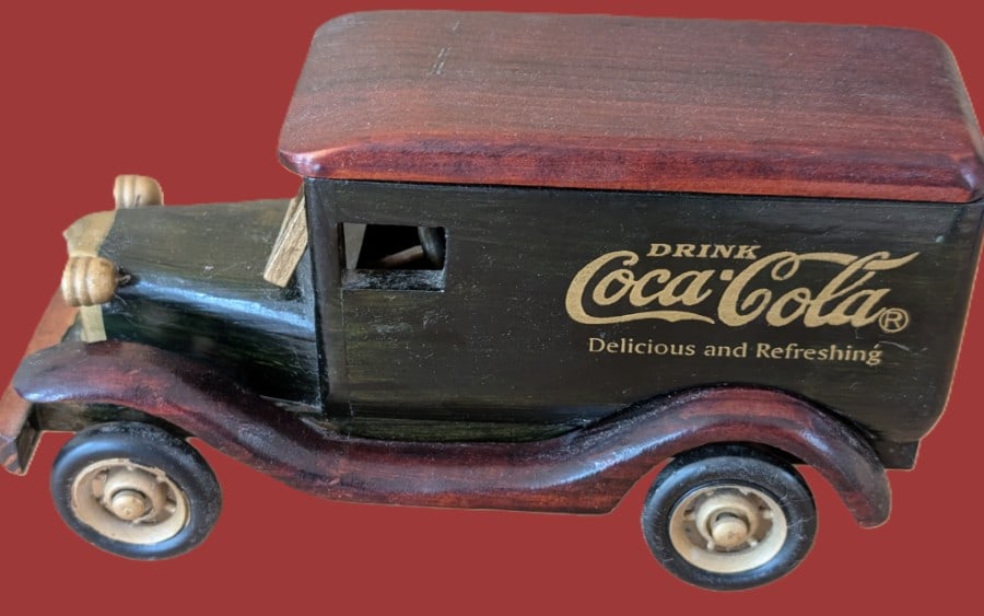 Wooden Coca-Cola Vintage delivery truck (1 of 6)