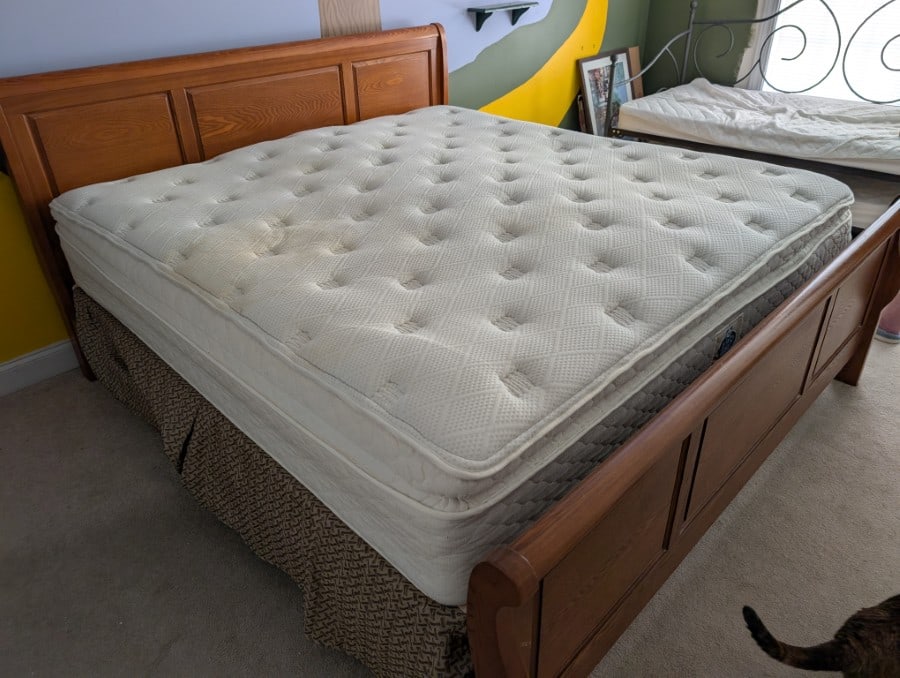 King Size Sliegh Bed (No Mattress): (LOCAL PICKUP ONLY FOR THIS ITEM)