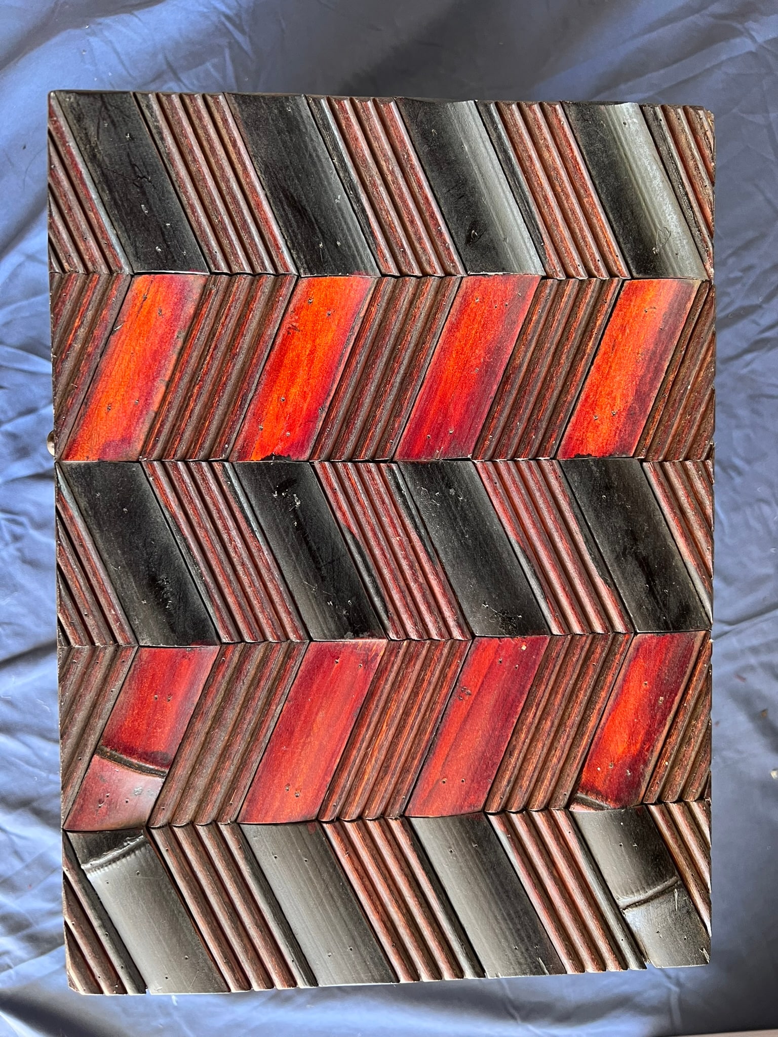 Vintage like Trinket box: Decorative trinket box made of wood and bamboo. Vintage finished. 3D effect Exterior.