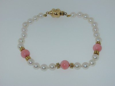 Mikimoto 18K Yellow Gold Pearl & Coral Bracelet: This is a Beautiful 18K Mikimoto Yellow Gold pearl and Coral Bracelet. The weight of the Bracelet is 10 grams.The Bracelet is 7.5" long.The size of pearl is 5 mm in diameter, AA quality.Size of Coral