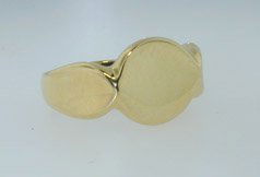 Tiffany & Co. 18K Yellow Gold Ring: This is a beautiful Tiffany & Co 18K Yellow Gold Ring. The measurement of the ring is 13 mm wide and 3 mm thick. The weight of the ring is 14.2 g. The ring size is 8. This ring is 100% Authentic Tiffa