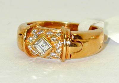 BVLGARI 18K Yellow Gold Diamond Ring: BVLGARI 18K Yellow Gold Diamond Ring , the total weight is 9.6 g, the size of the ring is 6.25, the total diamonds weight is 0.50 cts G color VS clarity, there is the Bvlgari stamp & the 750 logo insi