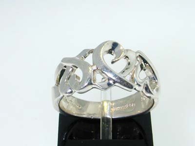 Tiffany & Co. Silver Ring: The weight of the ring is 4.3 g. The size of the ring is 6.5.