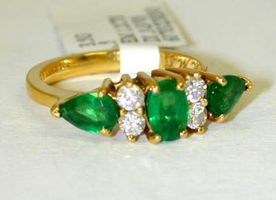 Tiffany & Co. 18K Yellow Gold Diamond Ri: Tiffany & Co. 18K Yellow Gold Diamond Ring with Emerald, the total weight is 3.5 g, the size of the ring is 5, total emerald weight is 1.2 cts, the total diamond weight is 0.3 cts, G color VS clarity.