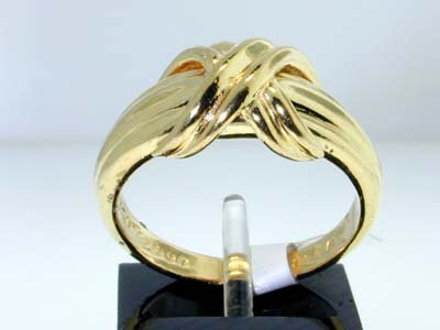 19: Tiffany & Co. 18K Yellow Gold Ring: The weight of the ring is 6 g. The size of the ring is 7. The width of the ring is 9 mm.