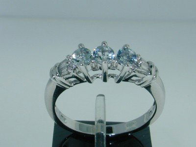 10K White Gold Aquamarine Diamond Ring.: This is a Wonderful 10K White Gold, Aquamarine, Diamond Ring. The total ring's weight is 3.1 grams. The total weight of the diamond is 10 pts. approxmiately, I color SI clarity. The weight of Aquamari