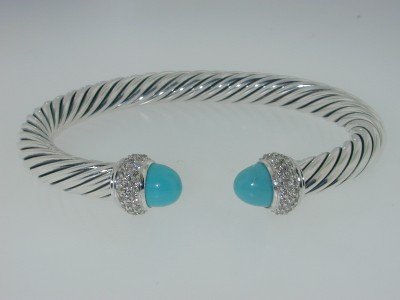 David Yurman Silver, Diamond and Turquoise Bang: David Yurman Silver, Diamond & Turquoise Bangle. (No Reserve).Bangle's Weight :41.2 grams.The size of turquoise: 8 x 7 mm.Total weight of diamond are approximately 0.9 cts, I color, VS2 clarity.The me