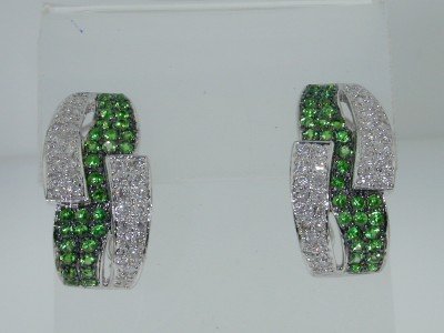 14K White Gold Tsavorite & Diamond Earrings!!: 14K White Gold Tsavorite & Diamond Earrings. The total earrings weight is 8 grams. The total diamond weight is 1.25 cts,approximately. I color SI clarity. Total Tsavorite weight is 1 cts,approximately