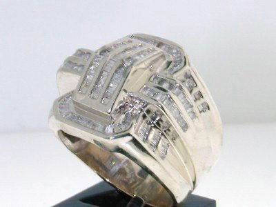 14K Two-Tone Gold Diamond Men's Ring: Beautiful 14k Two-Tone Gold Diamond Men's Ring.The total ring's weight is 11.6 grams.The total Diamonds weight is 1 cts. approximately, I color, VS clarity.The measurment of the ring's face is 19 mm i