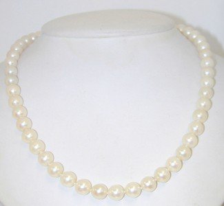 Judith Ripka 18Kt Yellow Gold, Ruby & Pearl Neckla: Judith Ripka 18Kt Yellow Gold, Ruby & Pearl Necklace. Necklace's Weight : 66.5 grams.The length of necklace is 19" longThe size of pearl: 8 mm in diameter, each.2 cabochon ruby, size: 4 mm in diameter