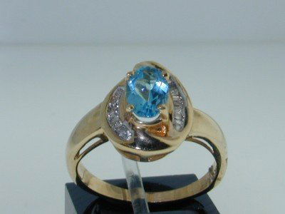 14k Yellow Gold Blue Topaz Diamond Ring!!!: This is a Wonderful 14k Yellow Gold Blue Topaz Diamond Ring, The total ring's weight is 4.4 grams. The total diamonds weight is 20 pts. approximately, I color SI1 clarity. The size of the ring is 6.5"