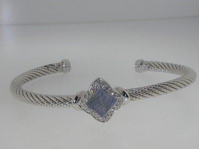 David Yurman18K White Gold Chalcedony Diamond: This is David Yurman 18K White Gold Chalcedony Diamond Bangle! Bangle's Weight : 14.5 grams. The Total weight of diamonds is 40 pts. approximately and H color VS clarity. The size of the Chalcedony is