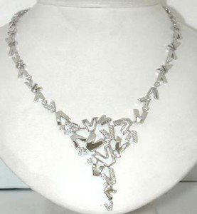 Versace 18K White Gold Diamond Necklace!: Versace 18K White Gold Diamond Necklace! The total Necklace' weight is 43.3 grams. Total weight of diamond is 5.25cts. approximately G-H color VS clarity. Length: 17.5" long.