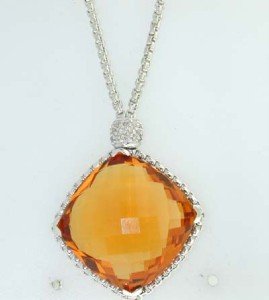 David Yurman Silver Citrine Diamond Necklace.: David Yurman Silver Citrine Diamond Necklace. The total weight of Necklace is 15.3 grams. The size of the Citrine is 25 mm in diameter. Total weight of diamond are 0.3 cts, approximately, I color, SI1