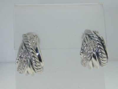 David Yurman Silver Diamond Earrings: This is a Wonderful David Yurman Diamond Earrings in Silver. The total earrings weight is 8.2 grams. The total diamond weight is 35 pts, I color, VS clarity. The size of the earrings is 16 x 11 x 18mm