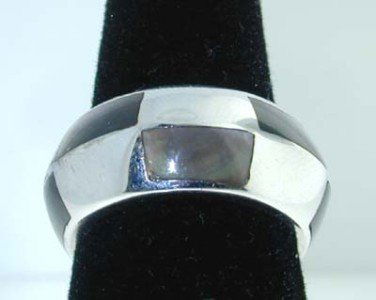 Mauboussin 18K White Gold Mother of Pearl Ring: This is an Authentic Mauboussin Paris 18K White Gold Mother of Pearl Ring. The total ring's weight is 11.4 grams. The size of each mother of pearl is 8x3 mm. The size of the ring is 5. The measurement