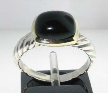 David Yurman 18k Yellow Gold/Silver Onyx Ring: This is a Wonderful David Yurman 18k Yellow Gold/Silver Onyx Ring.The total ring's weight is 4.3 grams.The size of the Onyx is 10 x 7 mm.The size of the ring is 7.
