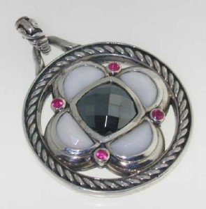 David Yurman Silver Onyx, Coral, Garnet Pendant: David Yurman Silver Onyx, Coral, Garnet pendant The total weight of Pendant is 29.2 grams. Size of Onyx: 10 x 10 mm Size of Coral: 8 x 4 mm, each Total weight of Garnet are 0.28 cts. The size of the p