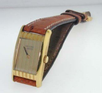 Van Cleef & Arpels 18K Yellow Gold Strap Watch.: Van Cleef & Arpels 18K Yellow Gold Strap Watch. Watch's Weight : 18.7 grams. The measurements of watch head: 27x15mm The length of watch: 7" Swiss made