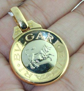 Bvlgari 18K Yellow Gold Pendant : Bvlgari 18K Yellow Gold Pendant The total pendant's weight is 17.9 grams. The size of pendant: 38x24 mm, and 3mm thick This is a beautiful pendant!