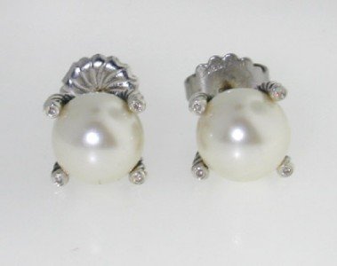 David Yurman Silver, Pearl & Diamond Earrings!: David Yurman Silver, Pearl & Diamond Earrings! The total earrings weight is 5.7 grams. The total weight of diamond: 0.08 pts. I color, SI clarity The size of the Pearl is 9 mm. The size of earrings ar