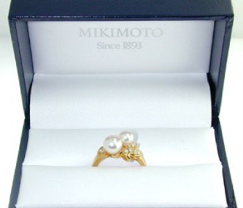 Mikimoto 18K Yellow Gold Pearl Diamond Ring.: Mikimoto 18K Yellow Gold pearl Diamond Ring The total ring weight is 4.1 grams The Total weight of Diamond is 0.14 cts. approximately . H color VS clarity. There are total 2 pearls on ring, Size: 4 - 