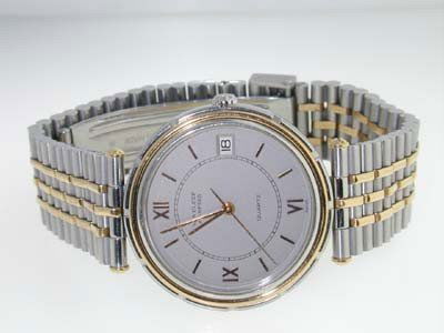 Van Cleef & Arpels 18K gold Stainless Steel Watch: Van Cleef & Arpels 18K Yellow Gold Stainless Steel Watch.The total watch's weight is 59.5 grams. The measurements of watch head is 29 x 29 mm and 5 mm thick.The length of watch: 5"swiss made.Chain is