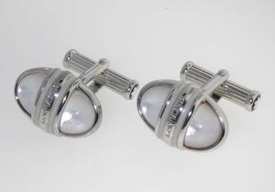 Montblanc Platinum & Mother Of Pearl Cufflinks: MontBlanc Platinum & Mother OF pearl Cufflinks! The total Cufflink's weight is 13.7 grams. The Size of the Cufflink's face is 20 x 13 mm.