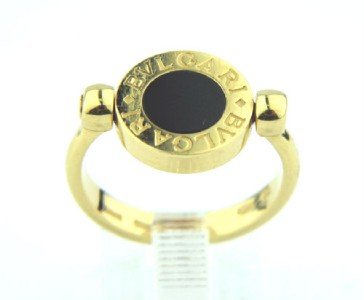 Bvlgari 18K Yellow Gold, Red Coral & Onyx Ring.: Bvlgari 18K Yellow Gold, Red Coral & Onyx Ring. The total Ring's weight is 5.4 grams. The measurements of ring face is 10 mm. Ring size is 4.