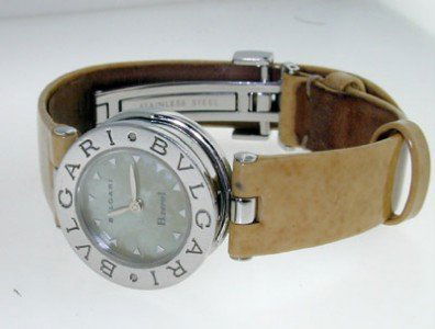 Bvlgari Stainless Steel, Leather Strap watch: Bvlgari Stainless Steel, Leather Strap watch with extra leather strap & Certificate The total watch's weight is 25.8 grams. The measurements of watch head is 21 x 21 mm and 7 mm thick. The length of w